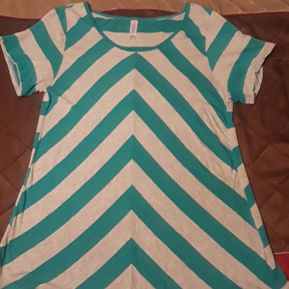 Lularoe short sleeve tee